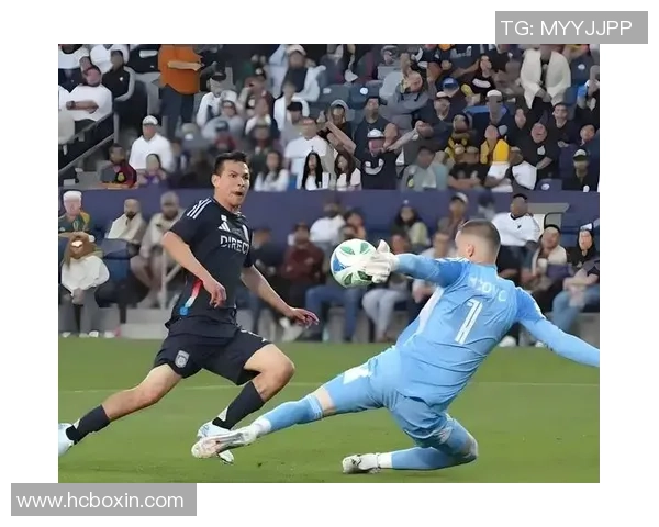 身高约一米八五的足球巨星如何在赛场上统治空中对抗与攻防节奏