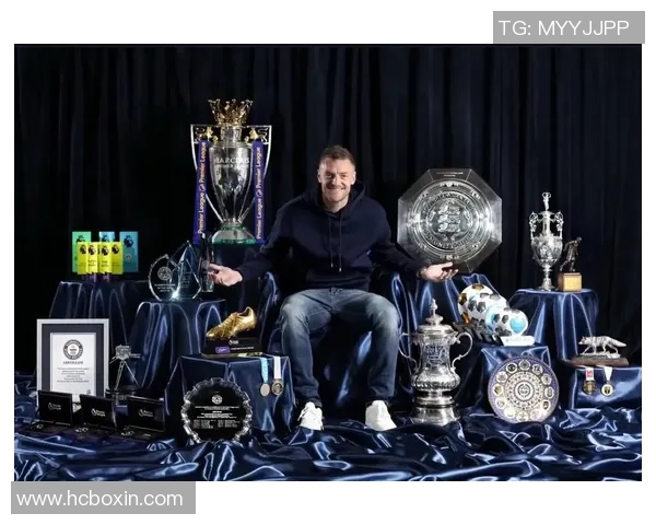 从草根到巨星男子足球球星成长历程与辉煌成就解析 从草根到巨星男子足球球星成长历程与辉煌成就解析